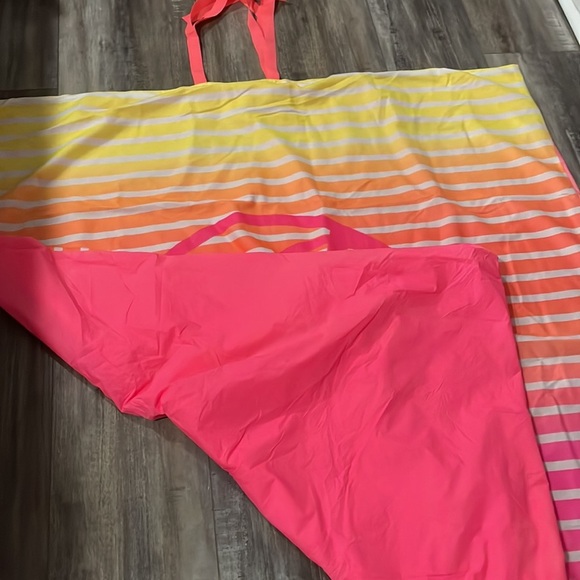 Victoria’s Secret Beach Blanket Picnic Towel Roll-Up - Picture 6 of 9